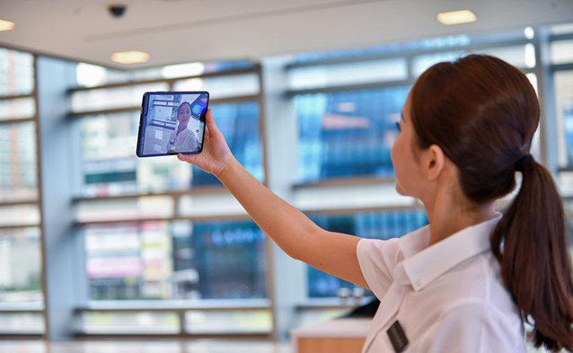 Samsung Galaxy Fold w Orange