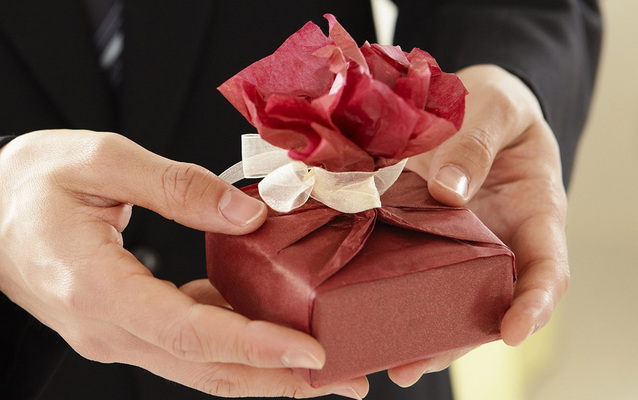 Prezentownik Świąteczny w x-kom