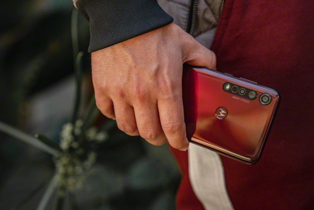 Jaki telefon Motorola wybrać? - 14 smartfonów od 299,99 zł do 1 778 zł