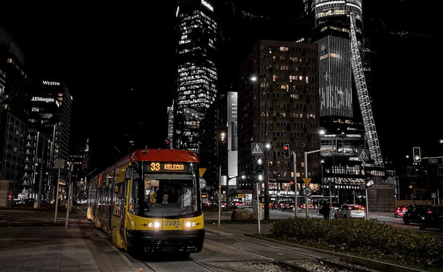 Samsung przekazuje swoje bilbordy w centrum Warszawy instytucjom publicznym