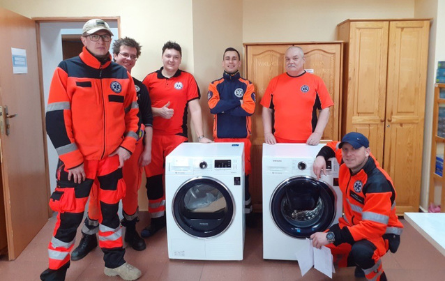 Samsung przekazuje pralki i suszarki ratownikom medycznym