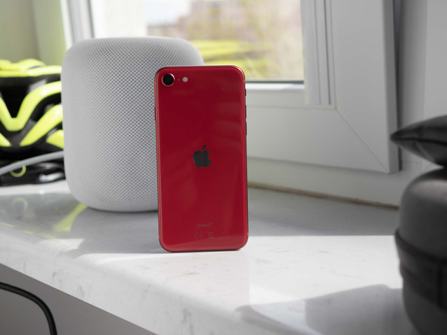 iPhone SE - rozpakowanie pudełka (wideo)