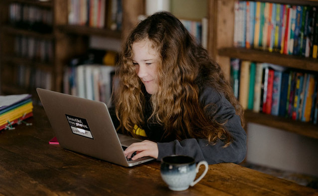 BNP Paribas za milion złotych kupuje ponad 500 laptopów z ruterami dla uczniów