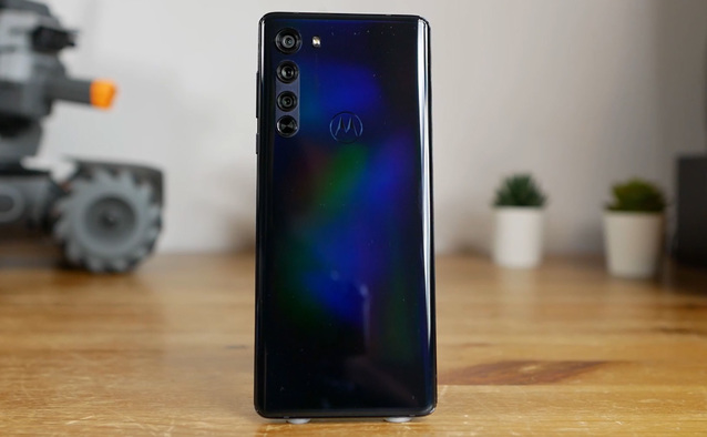 Motorola Edge w naszych rękach - wideo