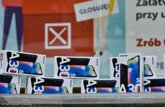 12 telefonów Samsung Galaxy A30s za oddanie głosu w wyborach