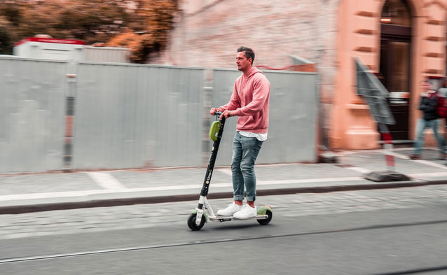 Prokuratura potwierdza: na Kłobuckiej wybuchła elektryczna hulajnoga