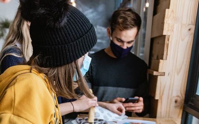 Jaką jakość usług oferują sieci komórkowe pracującym zdalnie poza Warszawą?