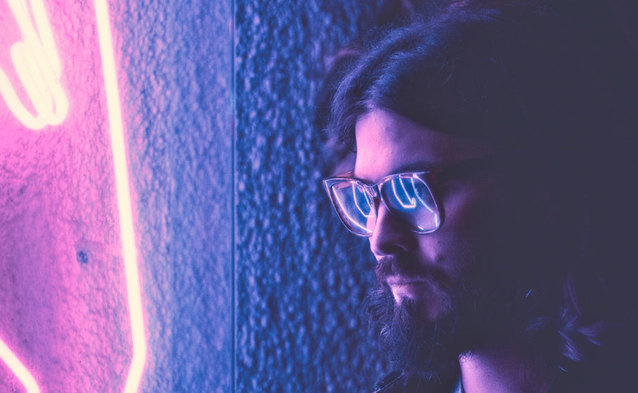 Kup telewizor QLED i odbierz zestaw inteligentnego oświetlenia Hue