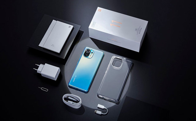 Aukcja marzeń dla fanów Xiaomi: Mi 11 5G i Mi Electric Scooter Pro 2 Mercedes-AMG Petronas F1 Team Edition