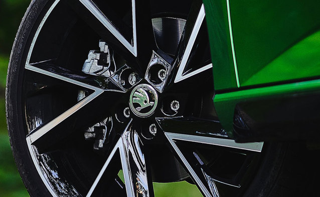 ŠKODA AUTO wprowadza innowacyjną aplikację Traffication do systemów Infotainment