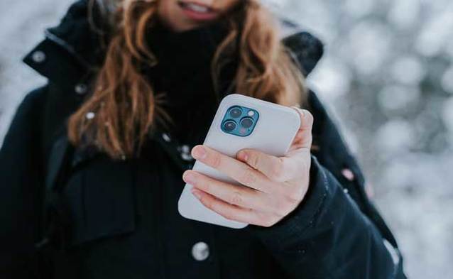 iPhone 12 w Warszawie działa już znacznie wolniej niż na świecie