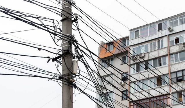 Podwieszanie światłowodów na słupach w końcu uregulowane