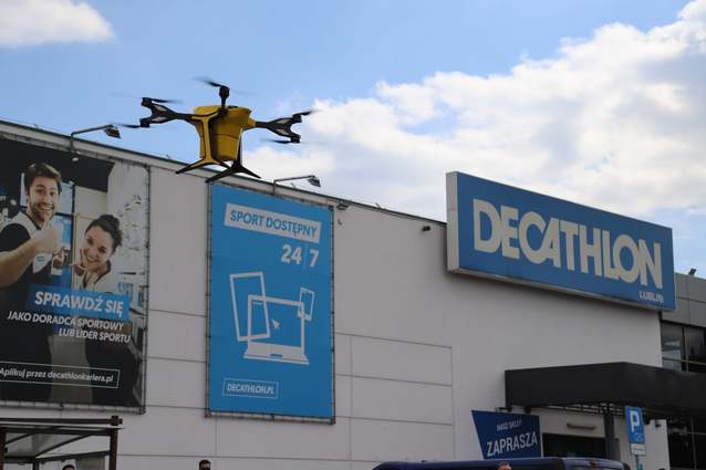 Dron dostarczy towar do sklepu z Decathlonu w Lublinie
