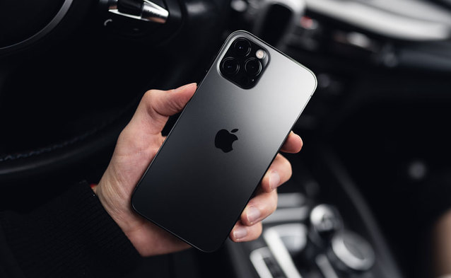 Rynek smartfonów - seria iPhone 12, reszta się nie liczy