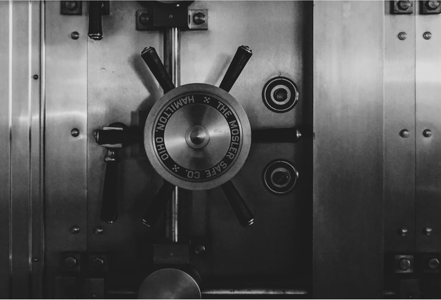 PLAY pożycza 5,5 miliarda na zakup kablówki