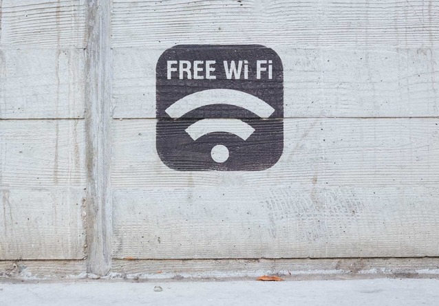 PLAY pomaga razem z UPC - są specjalne ciężarówki z darmowym WiFi i prądem