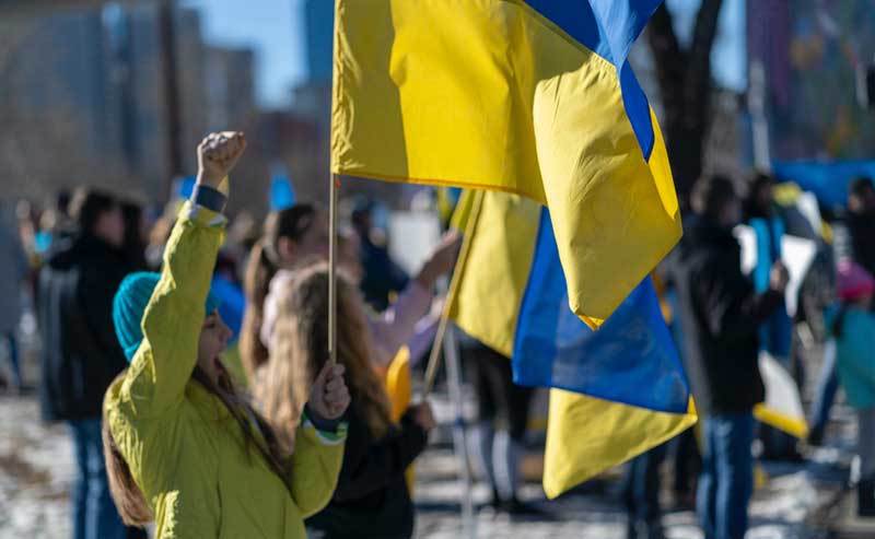 Pakiety darmowych SMS-ów dla organizacji pomagającym Ukrainie od SMSAPI