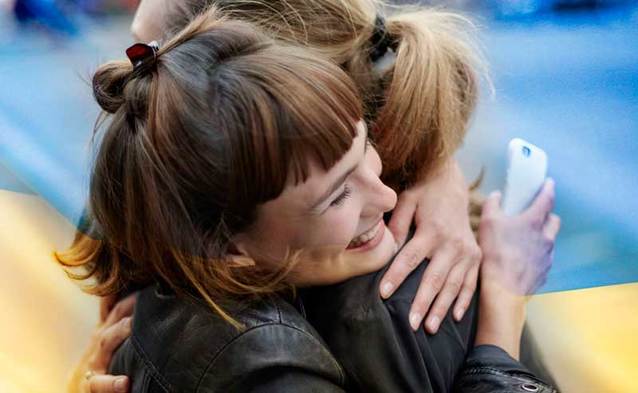 Odsprzedając smartfon w salonie Orange pomagasz uchodźcom