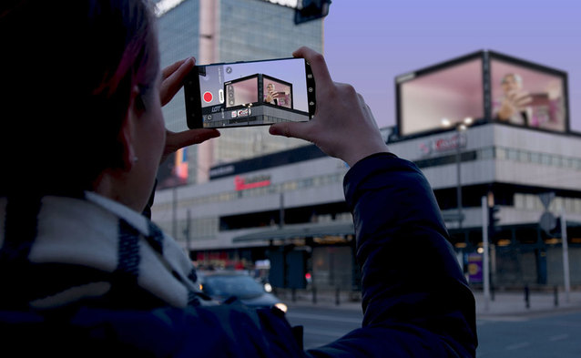 Samsung startuje z pierwszą kampanią 3D DOOH w Polsce ujawniając współpracę z idolem Gen Z
