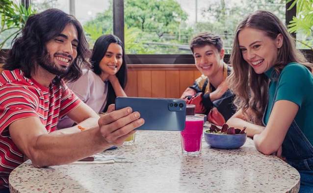 Motorola prezentuje dwa nowe smartfony: moto g82 5G oraz moto e32s