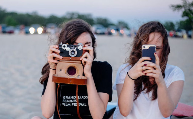 Wakacyjna wyprzedaż w Komputroniku - rabaty na smartfony