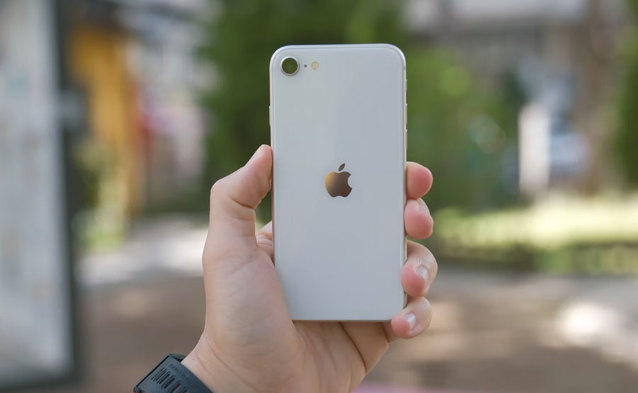 Apple Leads Top 10 Smartphone List for April 2022, Samsung Follows