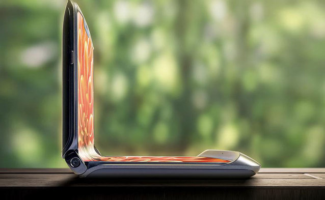 Składany telefon Motorola Razr trafi na rynek tydzień przed Samsungiem Flip 4