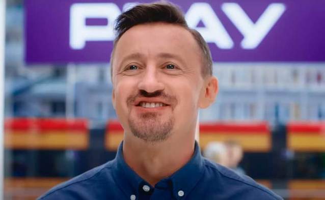Tylko PLAY wydał więcej na reklamę, reszta tnie wydatki