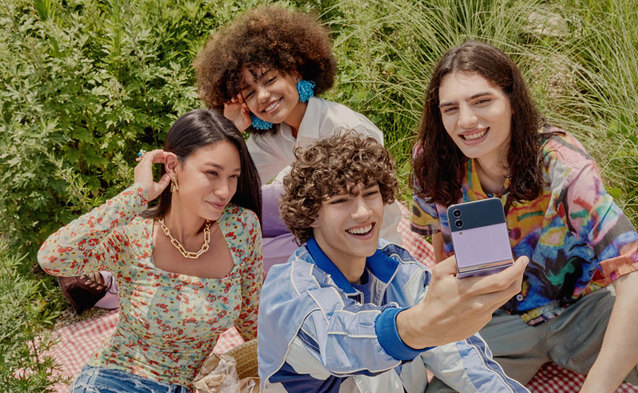 Przedsprzedaż nowych rozkładanych Samsungów w Play (ceny)