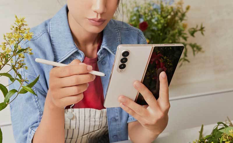 Samsung Galaxy Z Fold 4 wytrzymalszy* niż niektóre nierozkładane smartfony