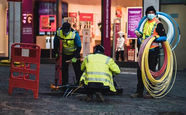 Corning otwiera w Polsce zakład produkcji światłowodów
