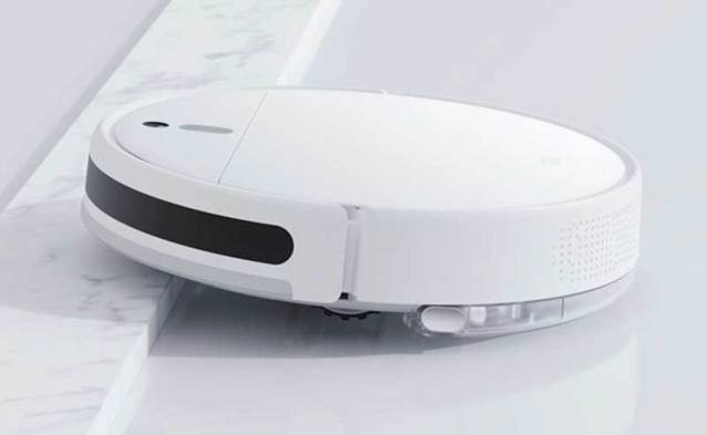 Trzy modele inteligentnych odkurzaczy z funkcją mopowania w jesiennej promocji 