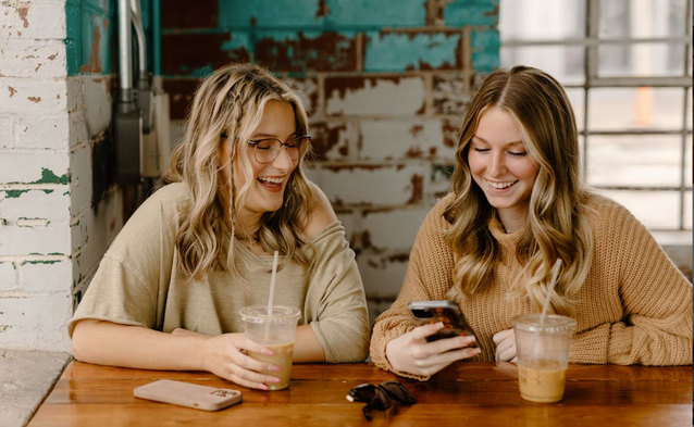 75,8 proc. Polaków korzysta ze smartfona. Z tabletu 12,3 proc.