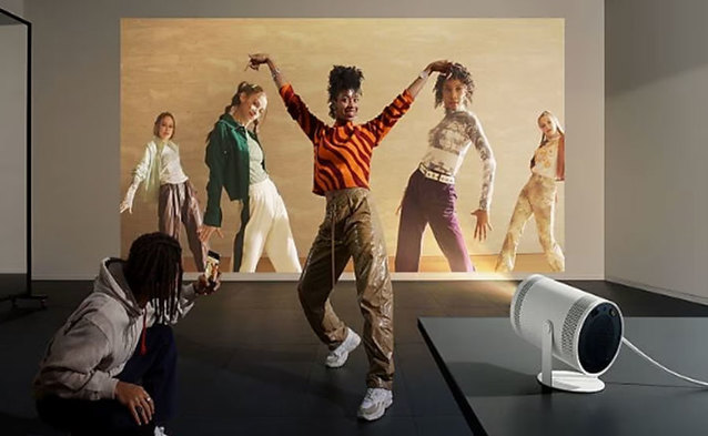 Przenośny projektor The Freestyle taniej w Orange