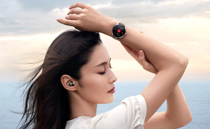 Huawei Watch Buds z prezentami na start