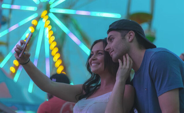 Smartfony z abonamentem tańsze o połowę