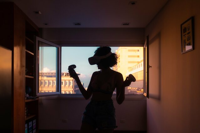 Biedronka stawia na wirtualną rzeczywistość - pracownicy korzystają z gogli VR