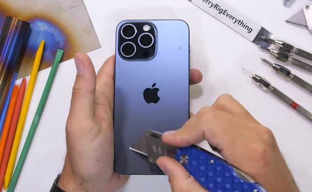 iPhone 15 Pro i Pro Max - wpadka na kanale JerryRigEverything