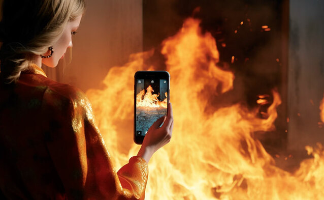 W plecaku ucznia znowu zapalił się telefon