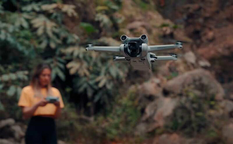 Nowy dron DJI, zestaw z projektorem Samsunga i obniżki cen w Orange