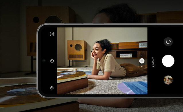 Samsung Galaxy S23 FE w Orange