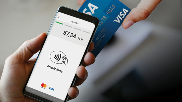 Media Expert będzie pobierał opłaty za sprzęt smartfonem w domu klienta