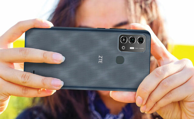 349 zł za zestaw smartfon plus słuchawki