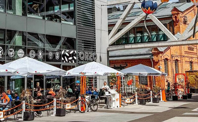 Orange i PLAY testują nowy sposób wzmacniania sygnału 5G w budynkach