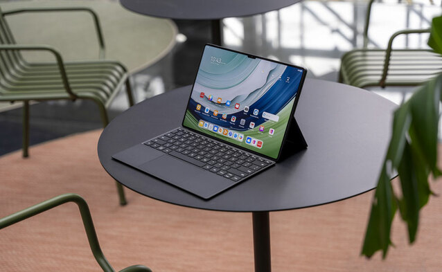 Ma dodatkową klawiaturę, rysik, ale nie jest iPadem – zastąpił mi w pracy laptopa