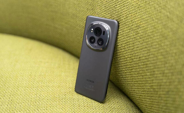 Magic V2 i Magic6 Pro w Orange