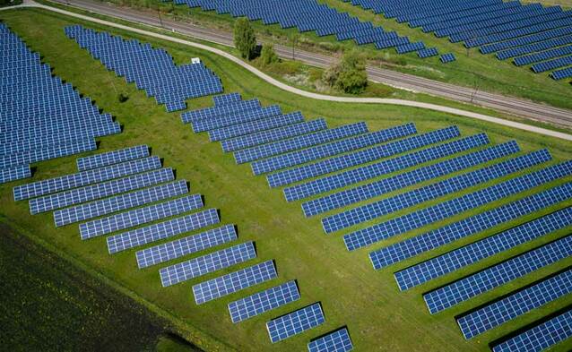 Sieci światłowodowe zużywają 17 razy mniej energii od miedzi