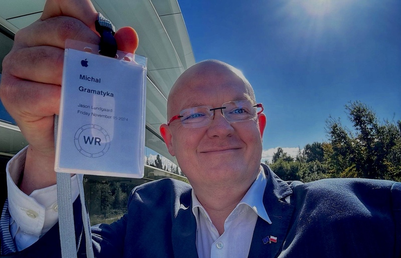 Wiceminister cyfryzacji na wycieczce w Cupertino - walczy o włączenie w Polsce usługi Apple