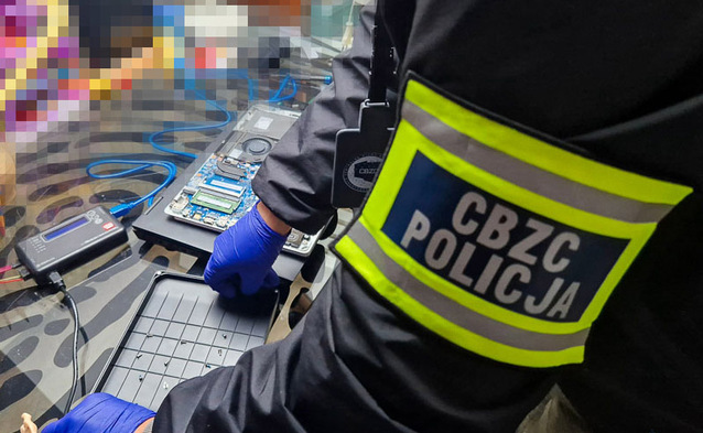 65 osób z zarzutami - CBZC dorwało kolejną grupę oszustów z internetu