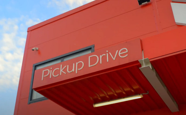 Odbierz paczkę, nie wychodząc z samochodu